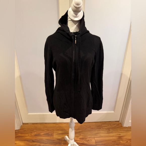 Banana Republic Sweaters - Banana Republic Black Luxury Cashmere Blend Sweater